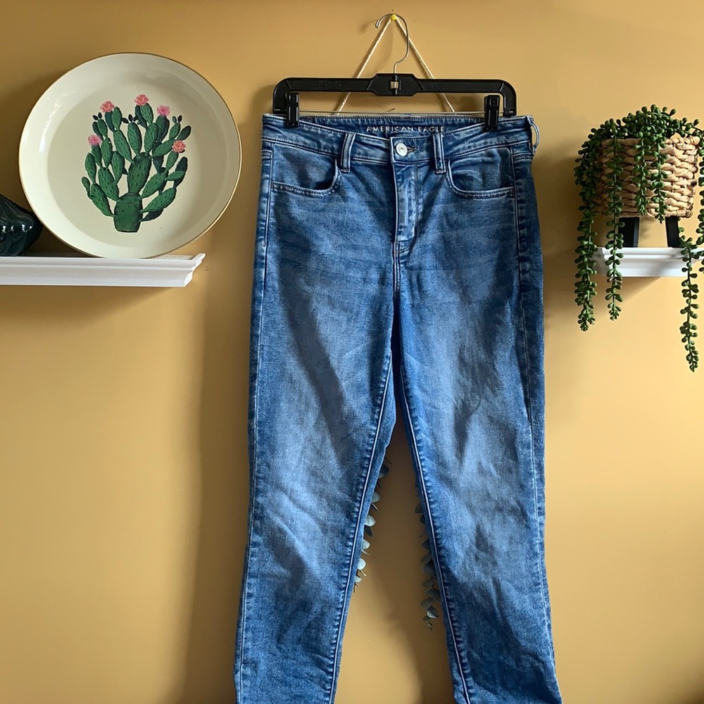 Medium wash hi-rise jegging